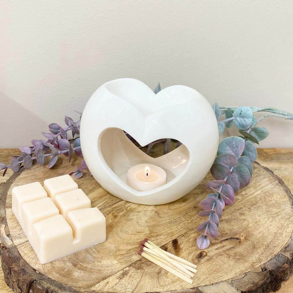 Pearl-Effect Oil or Wax Warmer with Heart Design